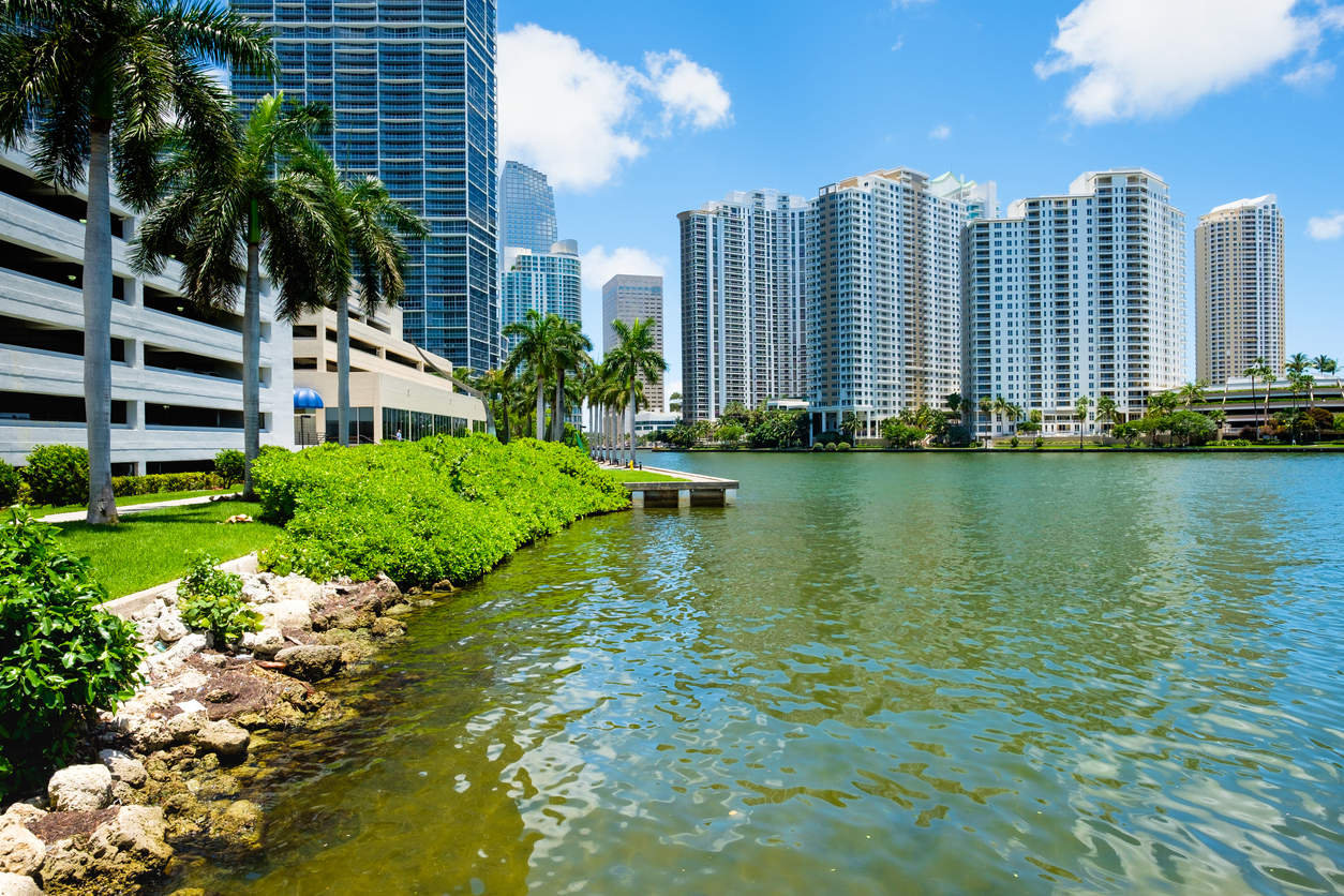 Single-Family Homes vs. Attached-Unit Homes – Pros & Cons
